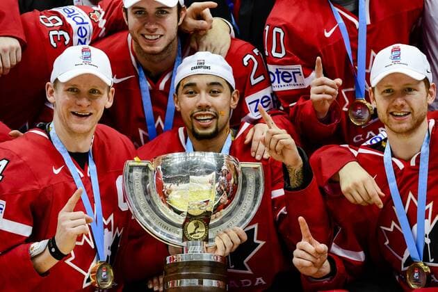 Eishockey, WM, Weltmeister Kanada 160522 Kanadas jublar med pokalen efter finalen i Ishockey-VM mellan Finland och Kanada den 22 maj 2016 i Moskva.  Copyright: LUDVIGxTHUNMAN BB160522LT147