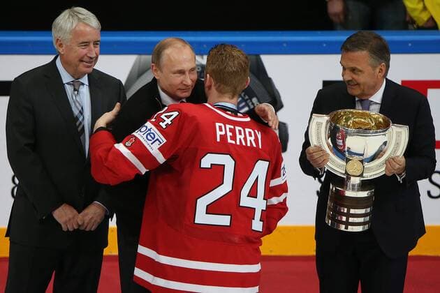 Bob Nicholson, vice president of the International Ice hockey Eishockey Federation (IIHF), Russia s President Vladimir Putin, Canada s Corey Perry and Rene Fasel (L-R), president of the International Ice Hockey Federation (IIHF), during an awards ceremony following the 2016 IIHF World Championship WM Weltmeisterschaft final ice hockey match between Finland and Canada at VTB Ice Palace in Moscow, Russia, May 22, 2016. The Canadian team won the game 2:0. Artyom Korotayev TASS  TS024209