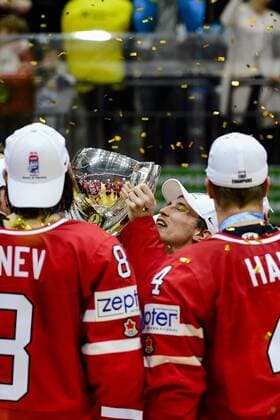 160522 Kanadas spelare jublar efter finalen i Ishockey-VM mellan Finland och Kanada den 22 maj 2016 i Moskva.  Copyright: LUDVIGxTHUNMAN BB160522LT153