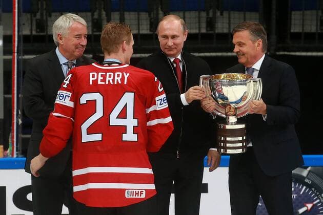 Bob Nicholson, vice president of the International Ice hockey Eishockey Federation (IIHF), Canada s Corey Perry, Russia s President Vladimir Putin and Rene Fasel (L-R), president of the International Ice Hockey Federation (IIHF), during an awards ceremony following the 2016 IIHF World Championship WM Weltmeisterschaft final ice hockey match between Finland and Canada at VTB Ice Palace in Moscow, Russia, May 22, 2016. The Canadian team won the game 2:0. Sergei Fadeichev TASS  TS024234