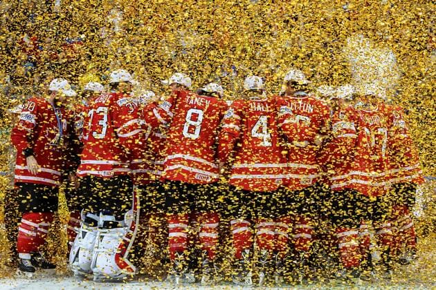 (160523) -- MOSCOW, May 22, 2016 -- Canada s national team Nationalteam celebrates during the award ceremony of IIHF Ice hockey Eishockey World Championship WM Weltmeisterschaft in Moscow, Russia, on May 22, 2016. Canada won 2-0 and claimed the title. ) (SP)RUSSIA-MOSCOW-ICE HOCKEY-FINAL EvgenyxSinitsyn 
