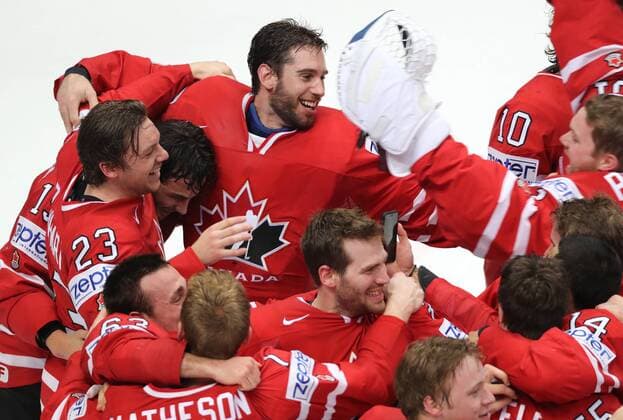 The final match of the World Hockey Championship between the teams of Finland and Canada in the sports complex VTB Ice Palace .
