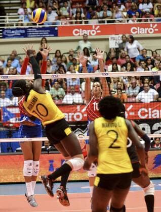 Puerto Rican player Alexandra Oquendo (R, rear) in action against a Kenyan player during their match as part of 2016 Women volleyball s Olympic Qualifying Tournament at Coliseo Roberto Clemente pavilion in San Juan, Puerto Rico, on 22 May 2016. Puerto Rico qualified for Rio Olympic Games Olympische Spiele Olympia OS for the first time ever after defeating Kenya 25-8, 25-23, 25-15. Puerto Rican women s volleyball team qualifies for Rio Olympic Games for the first time ever !ACHTUNG: NUR REDAKTIONELLE NUTZUNG!  20160523-635995905344240094