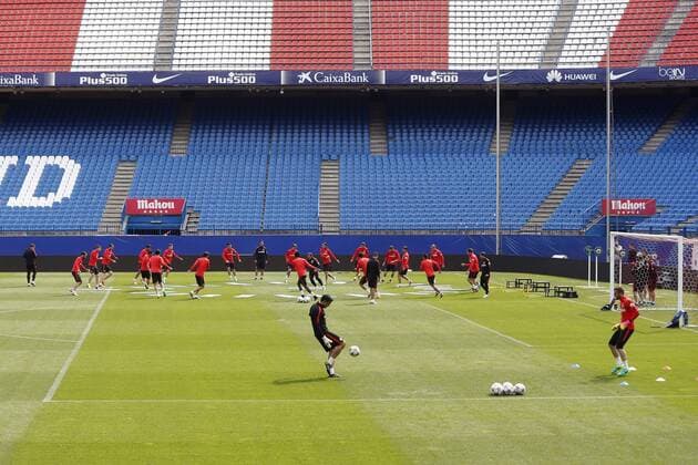 Fußball, CL Finale, Atletico Madrid Training Atletico de Madrid s players take part in a team training session at Vicente Calderon stadium in Madrid, Spain, 24 May 2016, to prepare the 2016 UEFA Champions League final against Real Madrid at Guiseppe Meazza stadium in Milan, Italy on 28 May 2016. Atletico de Madrid s training session !ACHTUNG: NUR REDAKTIONELLE NUTZUNG!  20160524-635996883379611363