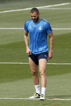 Fußball, CL Finale, Real Madrid Training Real Madrid s French striker Karim Benzema takes part in a training session at the Valdebebas s sports complex in Madrid, Spain, 24 May 2014. Real Madrid will face Atletico Madrid in the UEFA Champions League final at the San Siro stadium in Milano, Italy, on 28 May. Real Madrid training session !ACHTUNG: NUR REDAKTIONELLE NUTZUNG!  20160524-635996887205092149