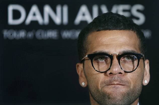 FC Barcelona Barca s Brazilian defender Dani Alves attends the presentation of the project Tour n Coure in Barcelona, northeastern Spain, 24 May 2016. Alves has been named Ambassador of Tour n Coure , an initiative aiming to eradicate hepatitis C in the world. Dani Alves attends the presentation of the Tour n Coure project against Hepatitis C !ACHTUNG: NUR REDAKTIONELLE NUTZUNG!  B19 20160524-635996980267983133