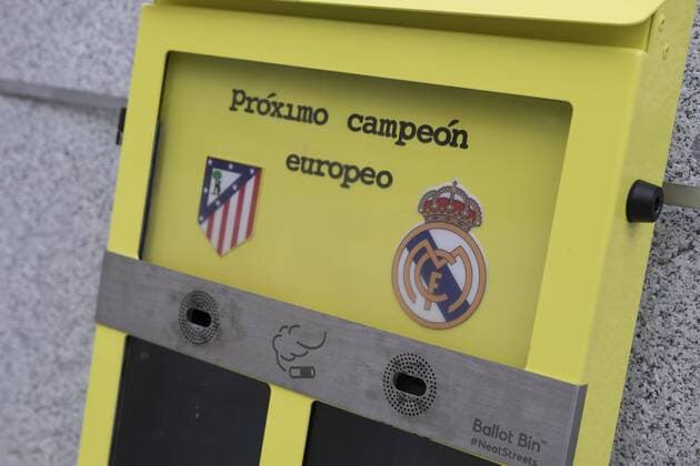 May 24, 2016 - Madrid, Madrid, Spain - The Madrid City Council has installed bins that carry incorporated two ballot box in which residents can deposit their butts snuff with a photo of Atletico Madrid or Real Madrid as his answer to this question: Who you think will win the Champions League? . Madrid Spain. May 24, 2016. The Madrid City Council has installed Ballot boxes  - ZUMAn230