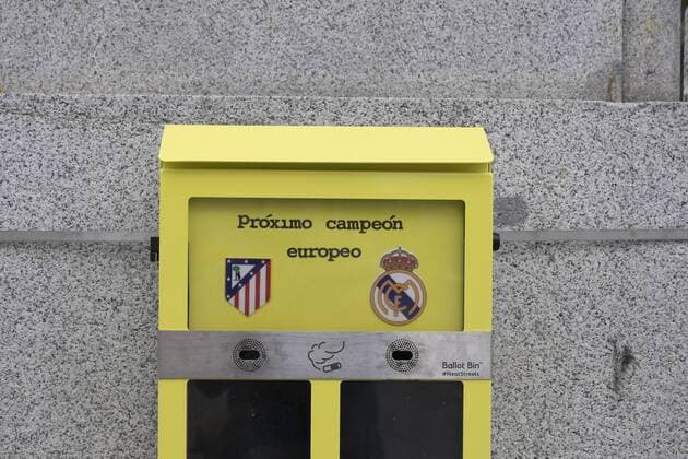 May 24, 2016 - Madrid, Madrid, Spain - The Madrid City Council has installed bins that carry incorporated two ballot box in which residents can deposit their butts snuff with a photo of Atletico Madrid or Real Madrid as his answer to this question: Who you think will win the Champions League? . Madrid Spain. May 24, 2016. The Madrid City Council has installed Ballot boxes  - ZUMAn230