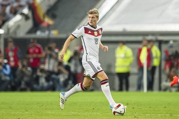 Toni KROOS (GER) in Aktion mit Ball; Fussball DFB Nationalmannschaft, Laenderspiel, Freundschaftsspiel, Deutschland (GER) - Argentinien (ARG) 2:4, am 03.09.2014 in Duesseldorf Deutschland;