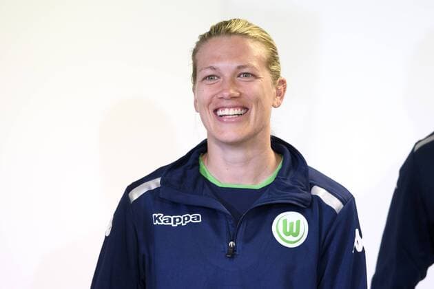 Fußball, Damen, CL Finale, VfL Wolfsburg PK und Training 160525 Wolfsburgs Lara Dickenmann under en presskonferens med Wolfsburg inför finalen i Champions League den 25 maj 2016 i Reggio Emilia.  Copyright: CARLxSANDIN BB160525CS016