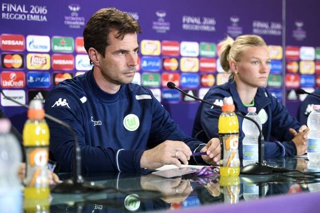 Fußball, Damen, CL Finale, VfL Wolfsburg PK und Training 160525 Wolfsburgs tränare Ralf Kellermann och Alexandra Popp under en fotbollsträning med Wolfsburg inför finalen i Champions League den 25 maj 2016 i Reggio Emilia.  Copyright: CARLxSANDIN BB160525CS019