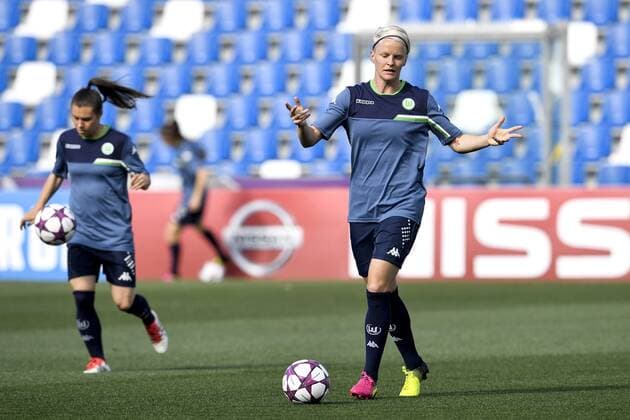 Fußball, Damen, CL Finale, VfL Wolfsburg PK und Training 160525 Wolfsburgs Nilla Fischer under en fotbollsträning med Wolfsburg inför finalen i Champions League den 25 maj 2016 i Reggio Emilia.  Copyright: CARLxSANDIN BB160525CS024