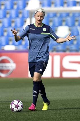 Fußball, Damen, CL Finale, VfL Wolfsburg PK und Training 160525 Wolfsburgs Nilla Fischer under en fotbollsträning med Wolfsburg inför finalen i Champions League den 25 maj 2016 i Reggio Emilia.  Copyright: CARLxSANDIN BB160525CS026