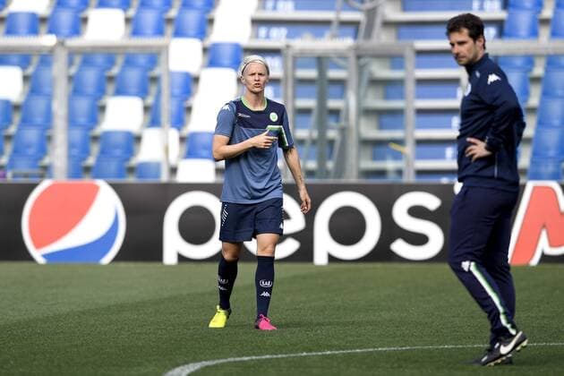 Fußball, Damen, CL Finale, VfL Wolfsburg PK und Training 160525 Wolfsburgs Nilla Fischer och tränare Ralf Kellermann under en fotbollsträning med Wolfsburg inför finalen i Champions League den 25 maj 2016 i Reggio Emilia.  Copyright: CARLxSANDIN BB160525CS027