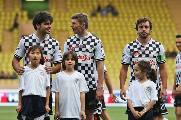 Formel 1, GP von Monaco, Charity Football Match Monaco Grand Prix, Monte Carlo 25 - 29 May 2016 (L to R): Carlos Sainz Jr (ESP) Scuderia Toro Rosso; Max Verstappen (NLD) Red Bull Racing; and Fernando Alonso (ESP) McLaren, at a charity football match. 24.05.2016. 