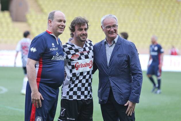 Formel 1, GP von Monaco, Charity Football Match Monaco Grand Prix, Monte Carlo 25 - 29 May 2016 (L to R): HSH Prince Albert of Monaco (MON) with Fernando Alonso (ESP) McLaren and Claudio Ranieri (ITA) Leicester City Manager at a charity football match. 24.05.2016. 