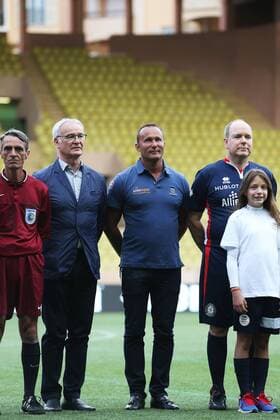 Formel 1, GP von Monaco, Charity Football Match Monaco Grand Prix, Monte Carlo 25 - 29 May 2016 Claudio Ranieri (ITA) Leicester City Manager (Left) and HSH Prince Albert of Monaco (MON) (Right) at a charity football match. 24.05.2016. 