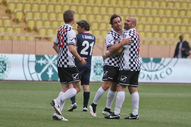Formel 1, GP von Monaco, Charity Football Match Monaco Grand Prix, Monte Carlo 25 - 29 May 2016 Fernando Alonso (ESP) McLaren and Ivan Capelli (ITA) at a charity football match. 24.05.2016. 