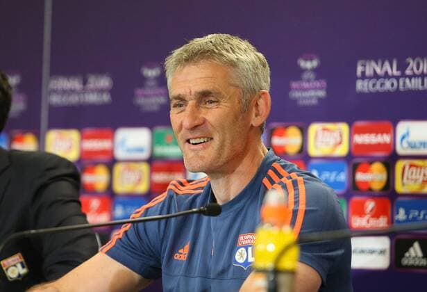 Fußball, Damen, CL Finale, Olympique Lyon PK und Training Wolfsburg vs Lyon, CL Frauen, Finale, Vorberichte Reggio Emilia, Italien 25.05.2016, FUßBALL - VfL Wolfsburg vs Olympique Lyon, Finale, UEFA Frauen Champions League, Mapaei Stadium, Training, PK, Saison 2015 16. Bild zeigt: Cheftrainer Gerard Precheur (Olympique Lvon) während der Pressekonferenz. Reggio Emilia