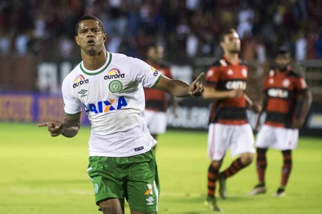 Flamengo x Chapecoense BACK ROUND, RJ - 05 25 2016: FLAMINGO X CHAPECOENSE - Bruno Rangel brand goal in penalty kick for Flamengo x Chapecoense valid for the third round of the championship at the Olive Raulino Stadium. (Photo: Celso Pupo FotoArena)  CelsoxPupo