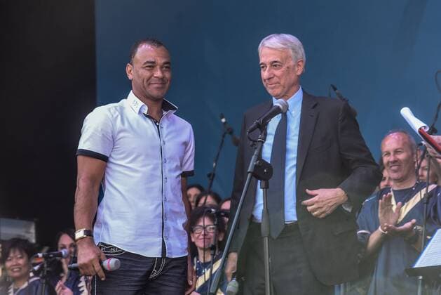 Fußball, Champions League Finale in Mailand, Trophy Tour MILANO 05 26 2016 - FOOTBALL PARADE OPENING CEREMONY WITH ARRIVAL AND DEPARTURE FROM CASTLE CUP CHAMPIONS IN CATHEDRAL SQUARE DISPLAYED AT THE CHAMPIONS LEAGUE FINAL - Giuliano Pisapia And CAFU  x