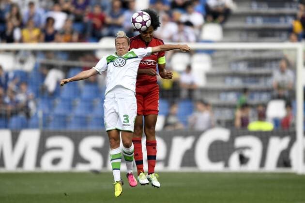 160526 Wolfsburgs Zsanett Jakabfi und Lyons Wendie Renard -- Champions League Finale Damen Frauenfussball Fussball VfL Wolfsburg - Olympique Lyon - 26. mai 2016 in Reggio Emilia.  Copyright: CARLxSANDIN BB160526CS045