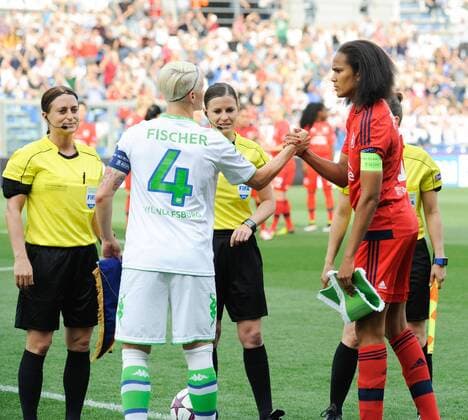 26.05.2016. Stadio Citta del Tricolore, Reggio, Italy. UEFA Womens Champions League Final. VfL Wolfsburg versus Olympique Lyon. Nilla Fischer and Wendie Renard shake hands pregame xActivafotox  ActionPlus11741937