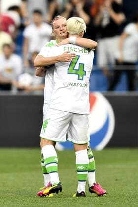 Fußball, Damen, Champions League Finale, VfL Wolfsburg - Olympique Lyon 160526 Wolfsburgs Alexandra Popp und Nilla Fischer Torjubel - Champions League Finale Damen - VfL Wolfsburg - Olympique Lyon -- - Fussball Frauenfussball - 26 Mai 2016 in Reggio Emilia.  Copyright: CARLxSANDIN BB160526CS055