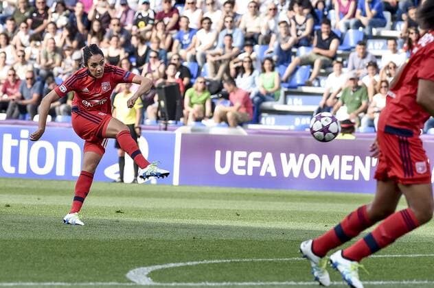 Fußball, Damen, Champions League Finale, VfL Wolfsburg - Olympique Lyon May 26, 2016 - Reggio Emilia, Italy - Louisa NÃƒÂ©cib of Lyon attempts to score his side first goal during the UEFA Women s Champions League Final between Wolfsburg Ladies and Lyon Ladies at Stadio CittÃƒ del Tricolore, Reggio Emila, Italy on 21 May 2016 Wolfsburg v Lyon - UEFA Women s Champions League Final  - ZUMAn230
