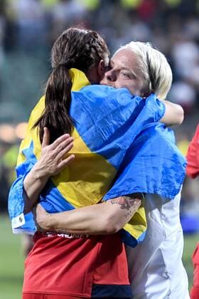 Fußball, Damen, Champions League Finale, VfL Wolfsburg - Olympique Lyon 160526 Lyons Lotta Schelin - Wolfsburgs Nilla Fischer - Champions League Finale Damen - VFL Wolfsburg - Olympique Lyon -26 Mai 2016 - Reggio Emilia.  Copyright: CARLxSANDIN BB160526CS076