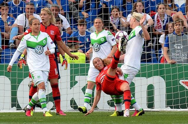 Fußball, Damen, Champions League Finale, VfL Wolfsburg - Olympique Lyon Football - soccer: UEFA Women s Champions League 2015 2016, Final 2016, VfL Wolfsburg - Olympique Lyon, Camille Abily in a hoverhead kick xHOCHxZWEIx xItalyxPhotoxPressx 