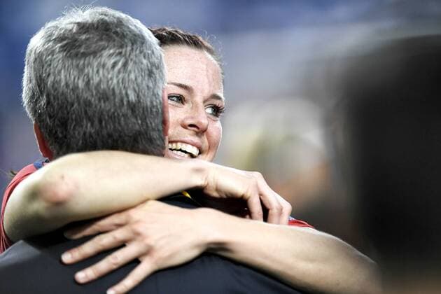 Fußball, Damen, Champions League Finale, VfL Wolfsburg - Olympique Lyon 160526 Lyons Lotta Schelin und Trainer Gerard Precheur jubeln über den Champions League Sieg - Champions League Finale Damen - VFL Wolfsburg - Olympique Lyon -26 Mai 2016 - Reggio Emilia.  Copyright: CARLxSANDIN BB160526CS078