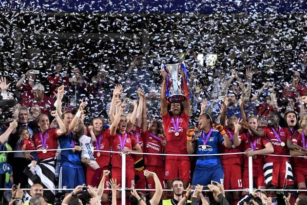 Fußball, Damen, Champions League Finale, VfL Wolfsburg - Olympique Lyon 160526 Lyon Spielerinnen jubeln über den Champions League Sieg - Champions League Finale Damen - VFL Wolfsburg - Olympique Lyon -26 Mai 2016 - Reggio Emilia.  Copyright: CARLxSANDIN BB160526CS084
