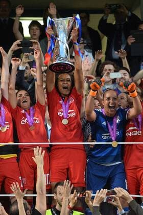 Wendie Renard - Sarah Bouhaddi - Celebration Lyon . Olympique Lyonnaise wins the cup after penalties Reggio Emilia 26-05-2016 VFL Wolfsburg - Olympique Lyon Women s Champions League Final . andreaxstaccioli