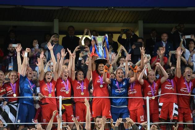 Wendie Renard - Sarah Bouhaddi - Celebration Lyon . Olympique Lyonnaise wins the cup after penalties Reggio Emilia 26-05-2016 VFL Wolfsburg - Olympique Lyon Women s Champions League Final . andreaxstaccioli