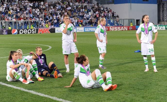 Themen der Woche - Sport Bilder des Tages SPORT 26.05.2016. Stadio Citta del Tricolore, Reggio, Italy. UEFA Womens Champions League Final. VfL Wolfsburg versus Olympique Lyon. The disappointment Wolfsburg players at the games end xActivafotox  ActionPlus11742003