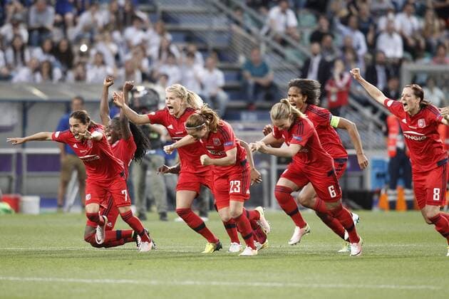 Olympique Lyonnais s Amel Majri, Griedge M Bock Bathy, Ada Hegerberg, Camile Abily, Amandine Henry, Wendie Renard and Lotta Schelin celebrate the victory in the UEFA Women s Champions League 2015 2016 Final match.May 26,2016.  (2016052601)