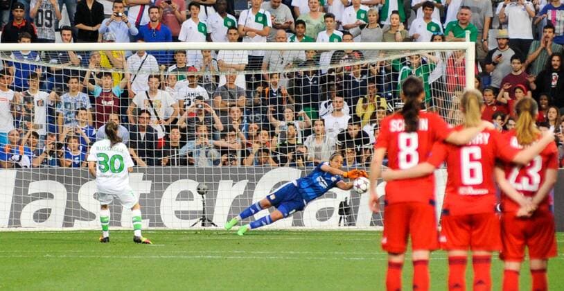 FuÃŸball, Damen, Champions League Finale, VfL Wolfsburg - Olympique Lyon 26.05.2016. Stadio Citta del Tricolore, Reggio, Italy. UEFA Womens Champions League Final. Wolfsburg versus Lyon. Elise Bussaglia has her penalty saved by the keeper of Lyon Sarah Bouhaddi xActivafotox  ActionPlus11742023