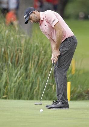 Golf, ProAm Turnier in Fort Worth May 26, 2016 - Fort Worth, TX, USA - Geoff Ogilvy putts on the 9th green during the first round of the Dean & DeLuca Invitational at Colonial Country Club in Fort Worth, Texas, on Thursday, May 26, 2016. Dean & DeLuca Invitational - ZUMAm67_