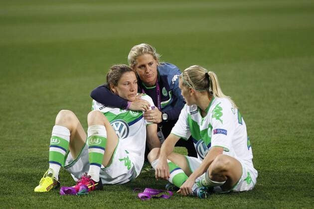 FuÃŸball, Damen, Champions League Finale, VfL Wolfsburg - Olympique Lyon 26.05.2016. Stadio Citta del Tricolore, Reggio, Italy. UEFA Womens Champions League Final. Wolfsburg versus Lyon. The Wolfsburg players dejected after losing the final to Lyon on penalties xEmanuelexPennacchiox  ActionPlus11742048