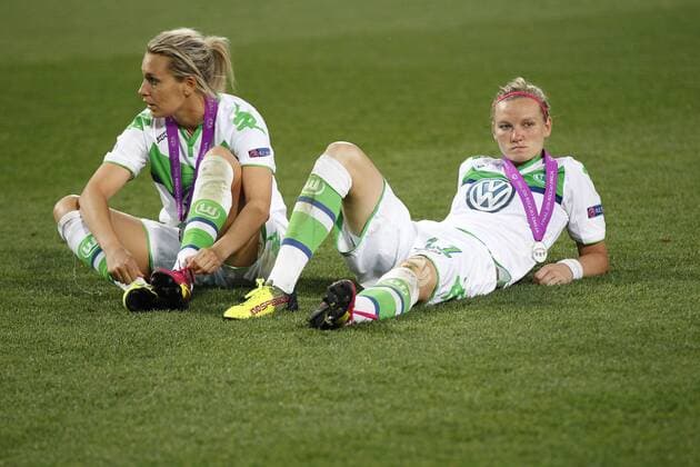 26.05.2016. Stadio Citta del Tricolore, Reggio, Italy. UEFA Womens Champions League Final. Wolfsburg versus Lyon. The Wolfsburg players dejected after losing the final to Lyon on penalties xEmanuelexPennacchiox  ActionPlus11742049