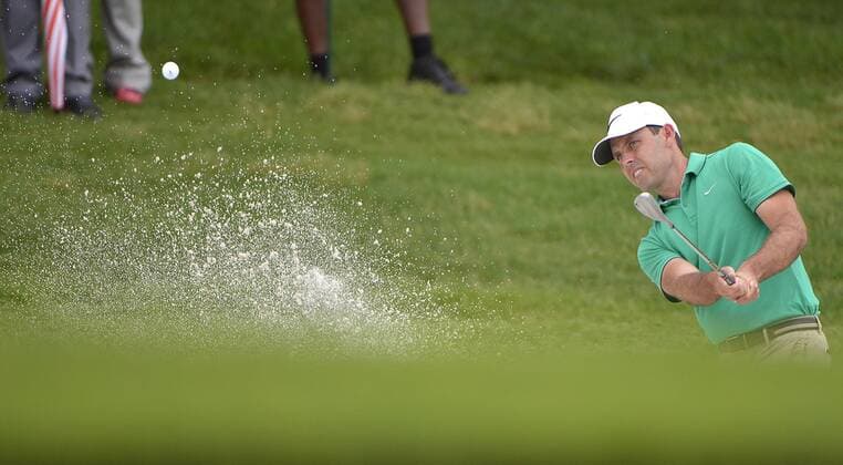 Golf, ProAm Turnier in Fort Worth May 26, 2016 - Fort Worth, TX, USA - Charl Schwartzel hits out of a fairway bunker on the 1st hole during the first round of the Dean & DeLuca Invitational at Colonial Country Club in Fort Worth, Texas, on Thursday, May 26, 2016. Dean & DeLuca Invitational - ZUMAm67_