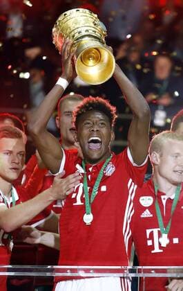 ALABA David Team FC Bayern Muenchen bei der Siegeehrung DFB Pokal Finale 2016 FC Bayern Muenchen-Borussia Dortmund in Berlin am 21. Mai 2016 im Berliner Olympiastadion 