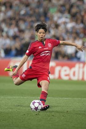 Fußball, Damen, Champions League Finale, VfL Wolfsburg - Olympique Lyon Saki Kumagai (Lyon), MAY 26, 2016 - Football Soccer : Saki Kumagai of Lyon scores in the penalty shoot-out during the UEFA Women s Champions League Final match between VfL Wolfsburg 1(3-4)1 Lyon at Stadio Citta del Tricolore in Reggio Emilia, Italy. Noxthirdxpartyxsales  (bxlb060599)