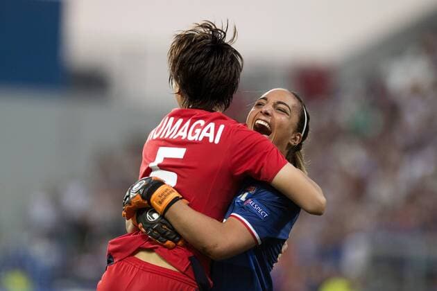 Fußball, Damen, Champions League Finale, VfL Wolfsburg - Olympique Lyon (L-R) Saki Kumagai, Sarah Bouhaddi (Lyon), MAY 26, 2016 - Football Soccer : Saki Kumagai of Lyon celebrates after scoring and winning the penalty shoot-out during the UEFA Women s Champions League Final match between VfL Wolfsburg 1(3-4)1 Lyon at Stadio Citta del Tricolore in Reggio Emilia, Italy. Noxthirdxpartyxsales  (bxlb060607)