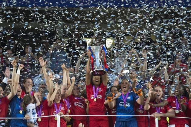 Lyon team group Mannschaftsbild Totale MAY 26, 2016 - Football Soccer : Wendie Renard of Lyon celebrates with the trophy after winning the UEFA Women s Champions League Final match between VfL Wolfsburg 1(3-4)1 Lyon at Stadio Citta del Tricolore in Reggio Emilia, Italy. Noxthirdxpartyxsales  (bxlb060619)