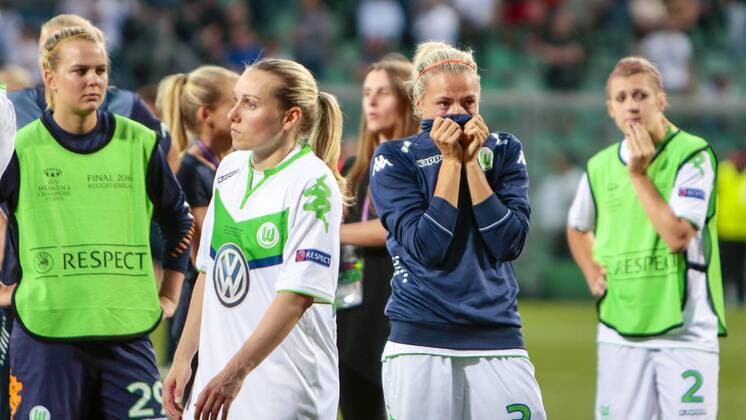 Fußball, UEFA Women s Champions League Finale, VfL Wolfsburg - Olympique Lyon; vl Merle Frohms (Wolfsburg, 29), Stephanie Bunte (Wolfsburg, 20), Zsanett Jakabfi (Wolfsburg, 3), Luisa Wensing (Wolfsburg, 2) enttäuscht, frustriert, niedergeschlagen Enttäuschung, Frust, disappointed.. xtgx