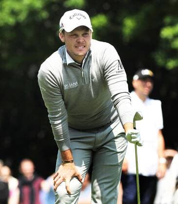 Golf - 2016 BMW PGA Golf Herren Championship Wentworth - Round Two Danny Willett watches his shot fear off right COLORSPORT ANDREW COWIE 
