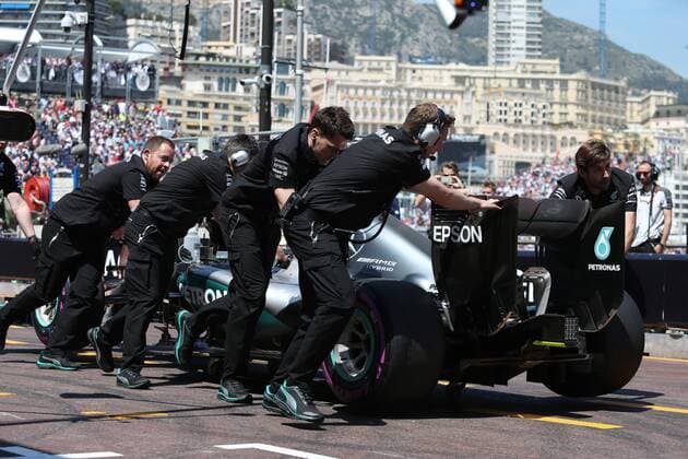 Monaco Grand Prix, Monte Carlo 25 - 29 May 2016 28.05.2016 - Qualifying, Lewis Hamilton (GBR) Mercedes AMG F1 W07 Hybrid stopped in the pit lane 
