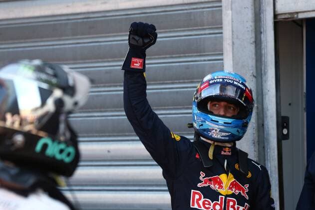 Monaco Grand Prix, Monte Carlo 25 - 29 May 2016 28.05.2016 - Qualifying, Daniel Ricciardo (AUS) Red Bull Racing RB12 pole position and 2nd position Nico Rosberg (GER) Mercedes AMG F1 W07 Hybrid 